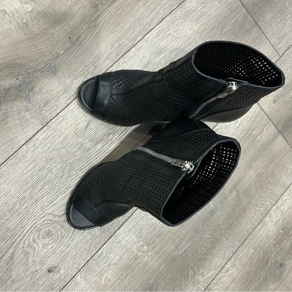 💥PRICE ⬇️
 CALVIN KLEIN  - Black Mesh Bootie - size 7 -💥PRICE ⬇️ - Picture 11 of 13